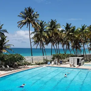 Apartment Kasa Galicia Beachfront Pool Access, San Juan